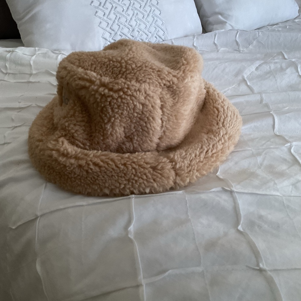 Alo Yoga Faux Fur Bucket Hat